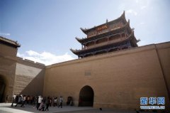 甘肃嘉峪关迎来旅游旺季