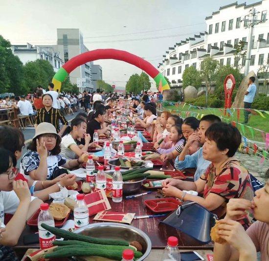西黄山第三届生态稻虾美食文化节火爆开启