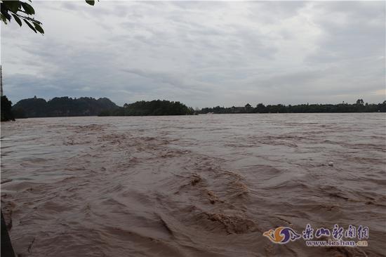 乐山遭遇入汛以来最大一次降雨 紧急转移2062人