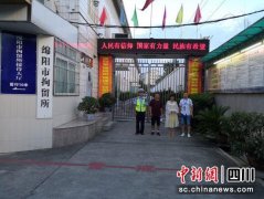 父女撒泼辱骂抓扯交警 阻碍执法被行政