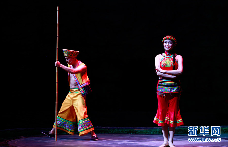 重庆石柱《天上黄水》大型歌舞演绎土家族风情