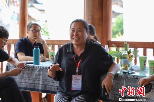 贵州省政府参事、贵州旅游文化研究传播中心主任张晓松表达自己的观点。　瞿宏伦 摄