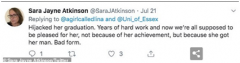 英国小伙在女友毕业典礼上求婚,却被