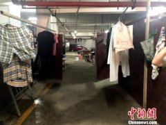 湖北咸宁一地下车库违建集体宿舍 多部