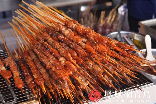 56个美食摊位全开放 金沙滩啤酒城开启盛夏美食