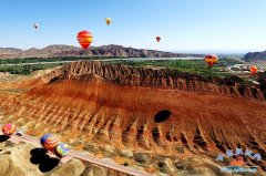 张掖丹霞旅游景区游客年接待量突破百