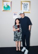 李湘携女儿出国旅游 王诗龄全身奢侈品