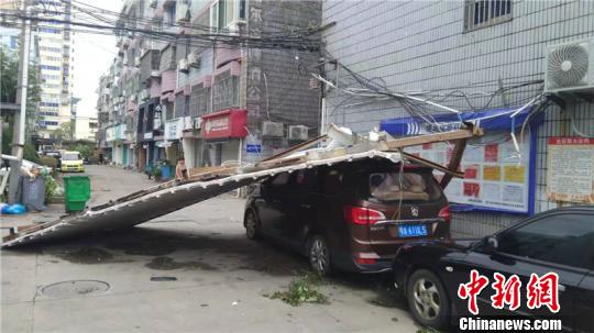 “利奇马”肆虐：浙南小城一片狼藉 雨量监测点