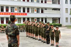 <b>小小花朵向阳开 导弹军娃来当兵</b>