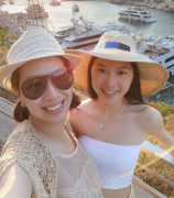 <b>甄子丹老婆晒全家旅行照 15岁女儿打扮</b>
