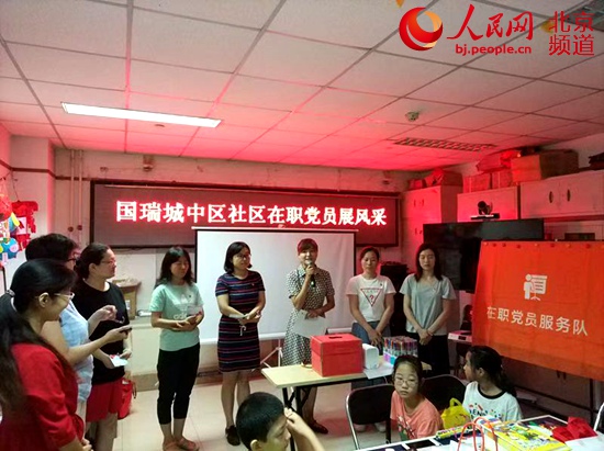 崇外國中社區在職黨員“亮身份、作承諾”服務社區展風採