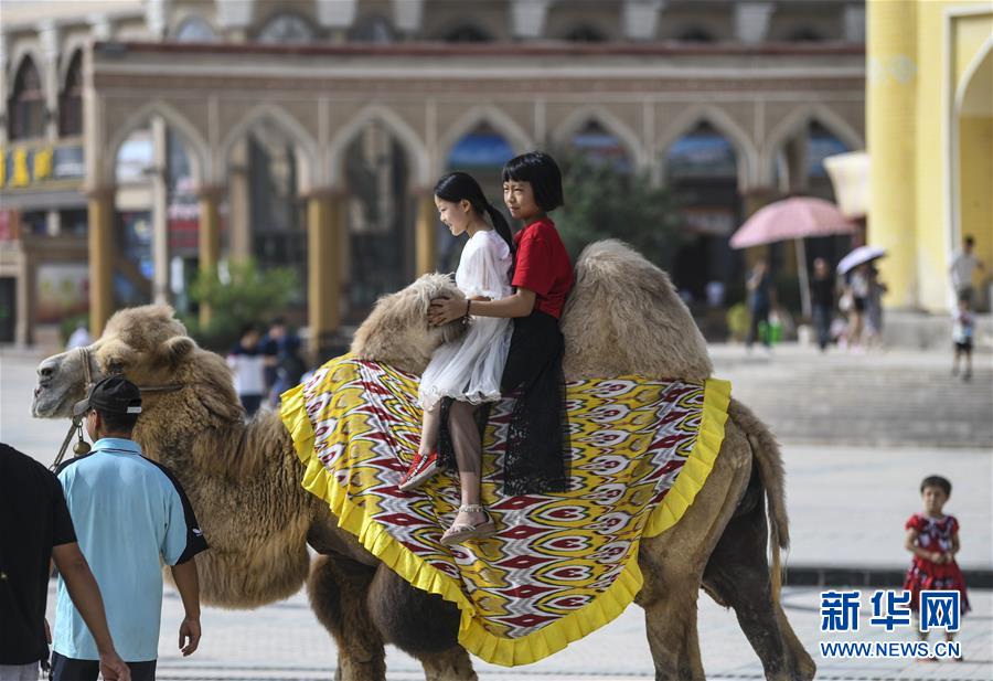新疆喀什：旅游旺季引客来