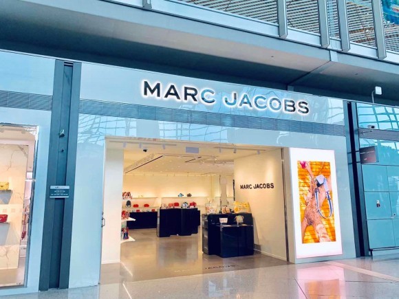 MARC JACOBS正式入驻北京首都国际机场免税店 你的时髦假日从这里开始