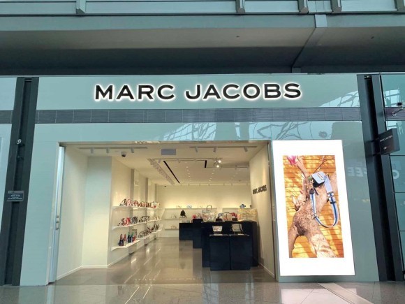 MARC JACOBS正式入驻北京首都国际机场免税店 你的时髦假日从这里开始