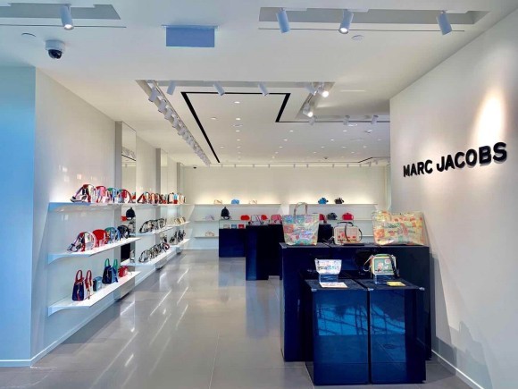 MARC JACOBS正式入驻北京首都国际机场免税店 你的时髦假日从这里开始