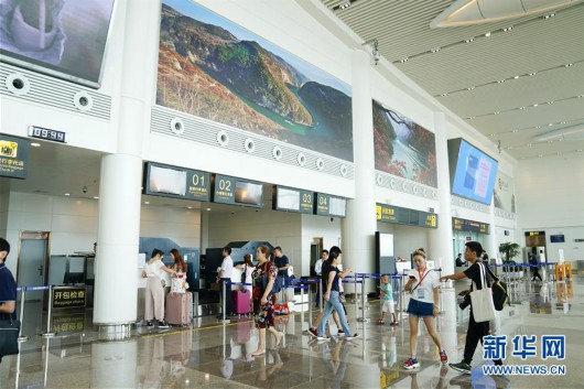 长江三峡“云端机场”正式通航
