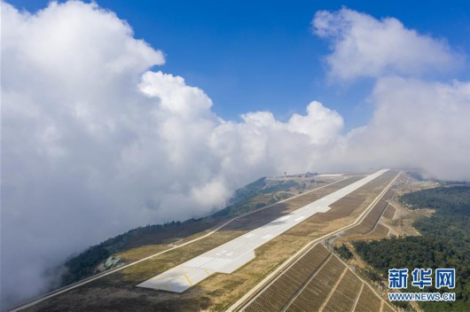长江三峡“云端机场”正式通航