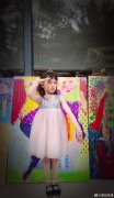 黄磊晒二女儿画作 多妹穿粉色蓬蓬裙敬