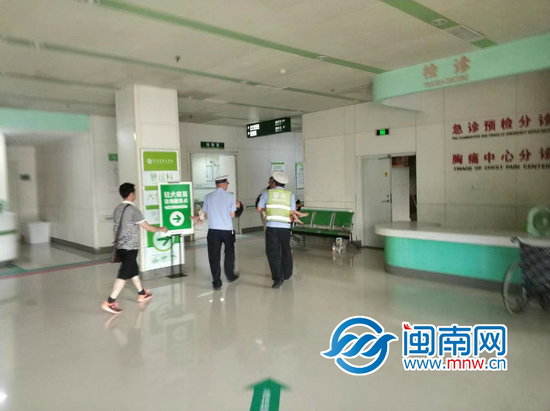 漳州两小孩食物中毒 龙文区交警开绿灯护送至医院