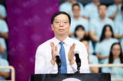 清华校长研究生开学寄语:别把论文职