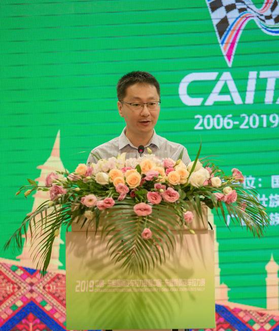 图：2019中国-东盟国际汽车拉力赛副指挥长董洪园