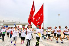 “蛟龙号”模型亮相时尚健康跑收官之