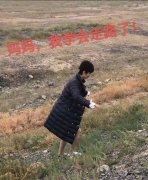 马思纯晒与朋友出游搞怪合影 制作表情