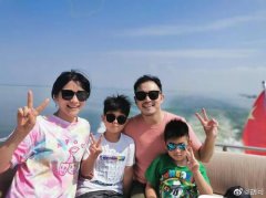 胡可沙溢全家幸福出游 安吉帅气小鱼儿
