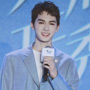 与其说吃他们的颜 倒不如说迷上小哥哥