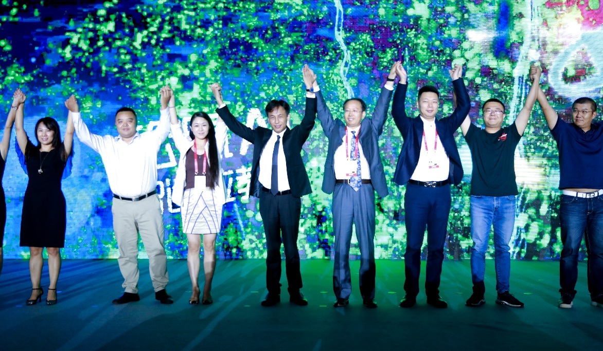 上海电教馆携手网龙华渔教育等16家企业发起人工智能助力教育健康发展倡议