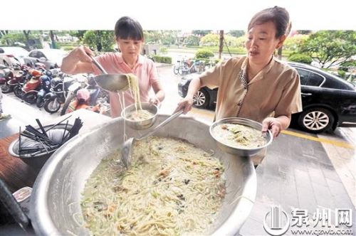 暖心面真好吃 晋江有餐厅每月为环卫工困难群众