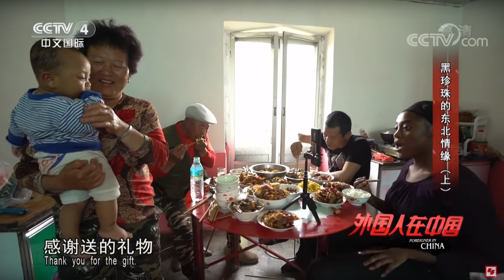 非洲姑娘嫁辽宁大叔 在农村平房做直播东北话十级