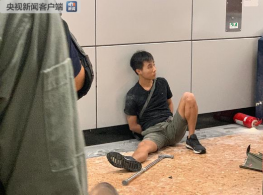暴力示威者于湾仔纵火及刑事毁坏 香港警方逮捕多人