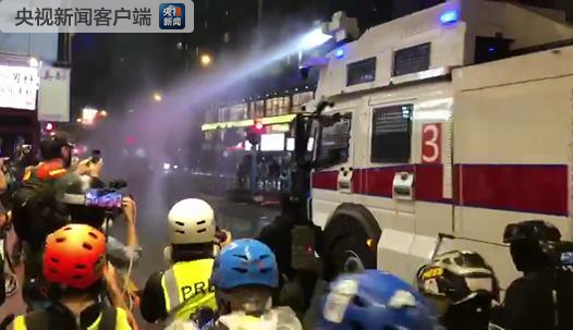 暴力示威者于湾仔纵火及刑事毁坏 香港警方逮捕多人
