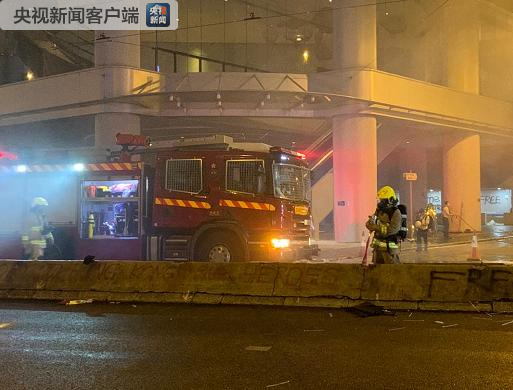 暴力示威者于湾仔纵火及刑事毁坏 香港警方逮捕多人