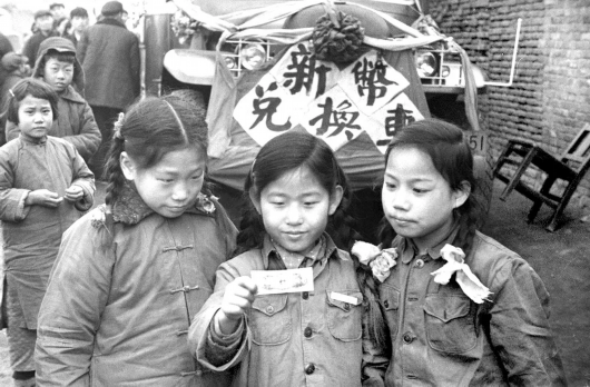 礼赞70年 ：从第一套人民币到现代金融体系