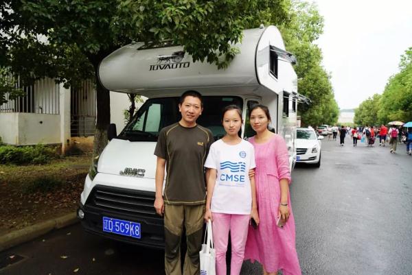 卖掉店面买房车，夫妻自驾送双胞胎女儿去大学报到！开了7天，从辽宁到南京