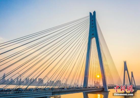 桥梁、高铁、港口…交通行业打造靓丽“中国名