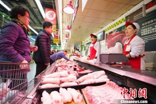 8月猪肉价格大涨超4成 水果涨幅回落 蔬菜降价