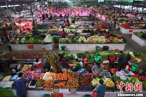 8月猪肉价格大涨超4成 水果涨幅回落 蔬菜降价