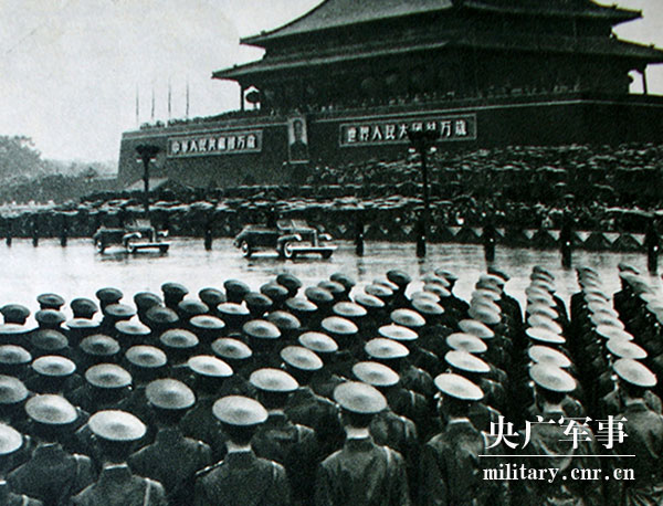 1956年国庆阅兵：新中国唯一一次雨中受阅