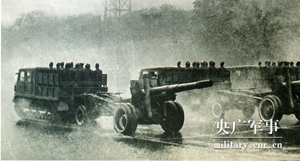 1956年国庆阅兵：新中国唯一一次雨中受阅