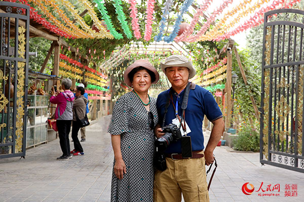 北京退休老夫妻乘坐“京和号”旅游专列沿途记录大美新疆