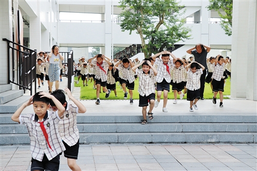 南宁市中小学幼儿园开展国防教育主题活动