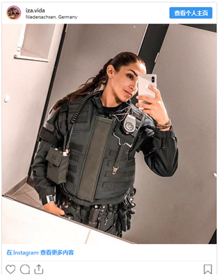 德国多名女警察在网上晒＂制服美照＂ 被内部审查
