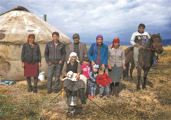 哈萨克族牧民的生命大迁徙(图)