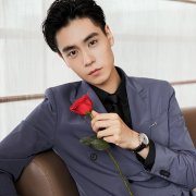 #8203;Lisa陈胤妃受邀米兰时装周 柔美简约