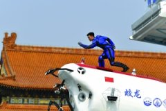 江苏彩车现身国庆游行队伍惊艳天安门