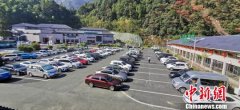 安徽黄山迎来旅游小高峰 进山游客3万余
