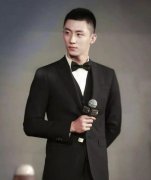王源寸頭現身機場娛樂圈男明星寸頭顏